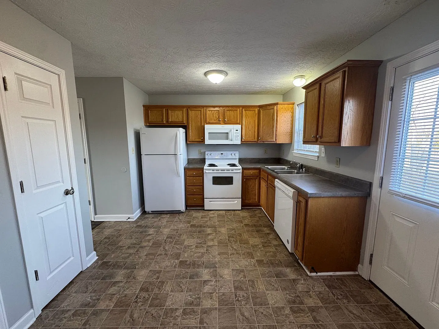 161 Coachman Court — Photo 2