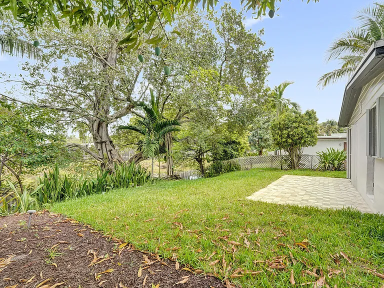 5601 SW 36th Ct — Photo 49