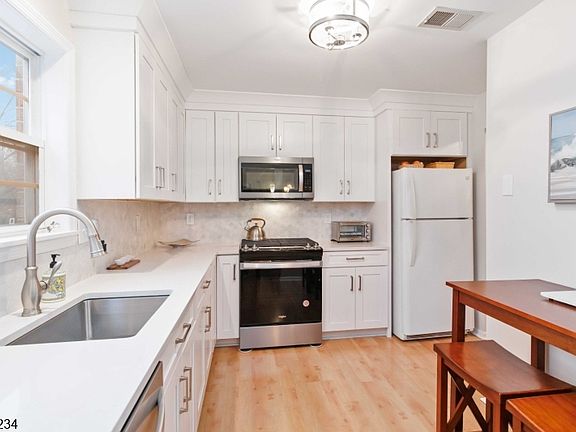 2nd image of 262 Vista Dr