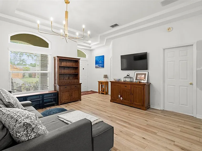 10516 Rochester Way — Photo 7