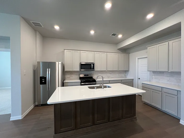 3033 Burwick Ln — Photo 4