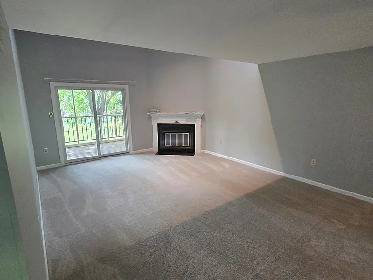 102 Valley Greene Cir — Photo 11