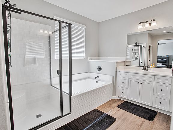 5th image of 419 Daffodil Dr #2