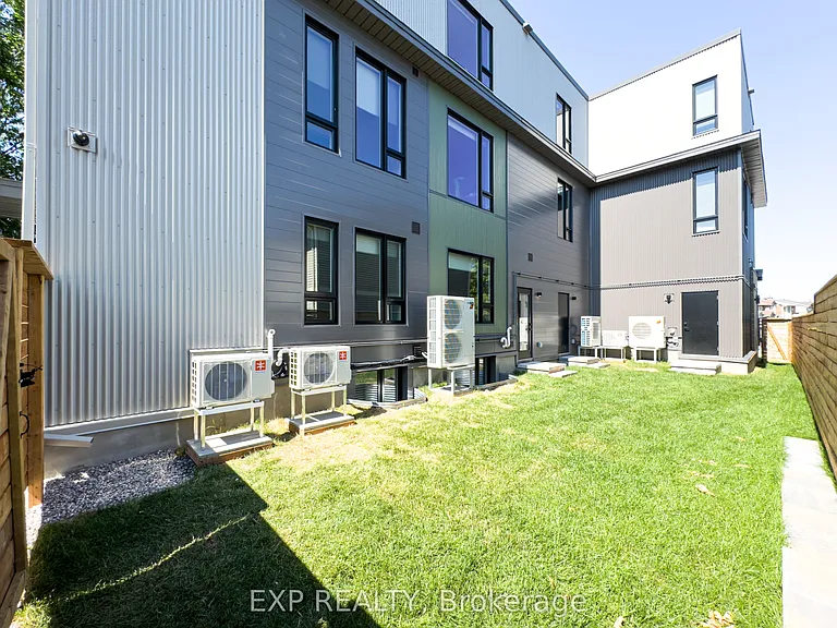 25 Fair Oaks Cres #E — Photo 29