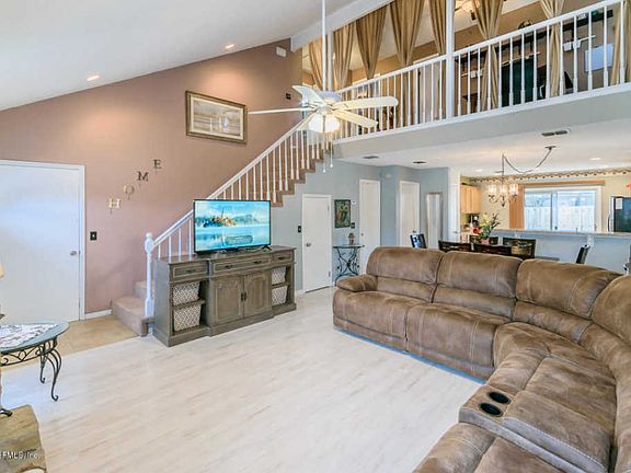 4th image of 3911 Valley Garden Dr W