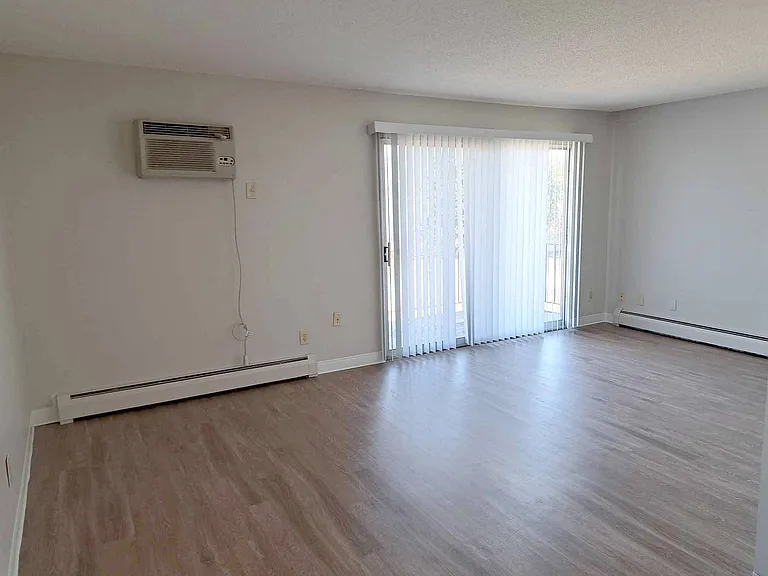 Corinthian Apartments — Photo 43