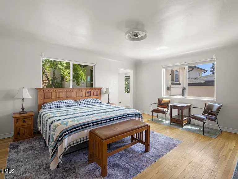 2532 Altura Ave #B — Photo 6