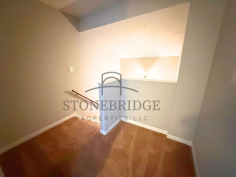 302 Hillsboro Ln — Photo 6