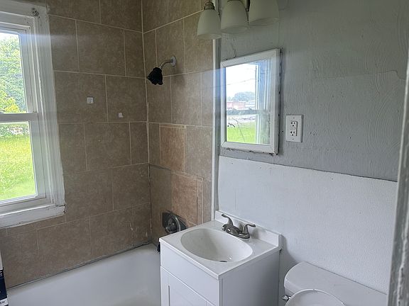 3rd image of 65 Carver Cir