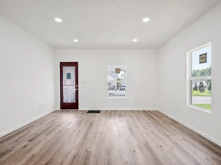1009 N Indiana Ave — Photo 9