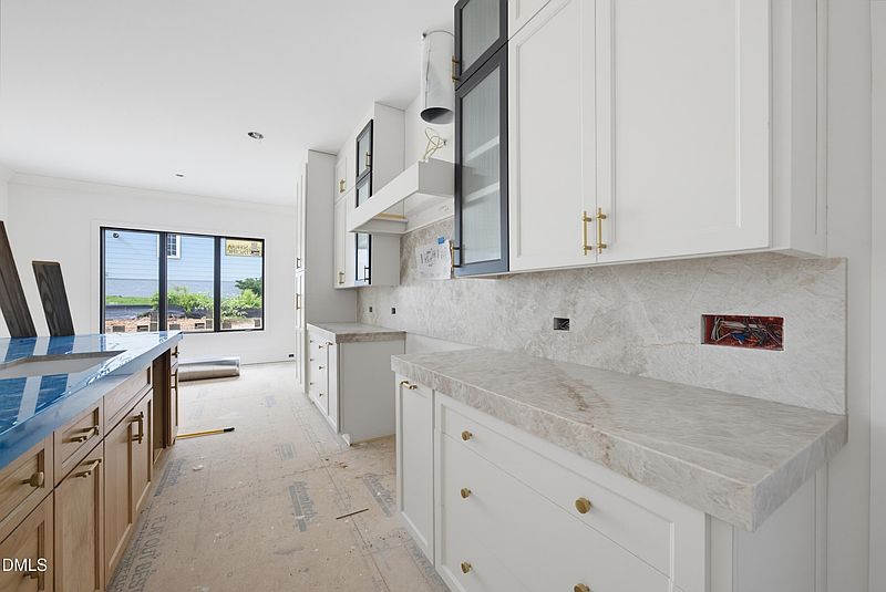Current listing photograph 3 of 413 Pinecroft Drive