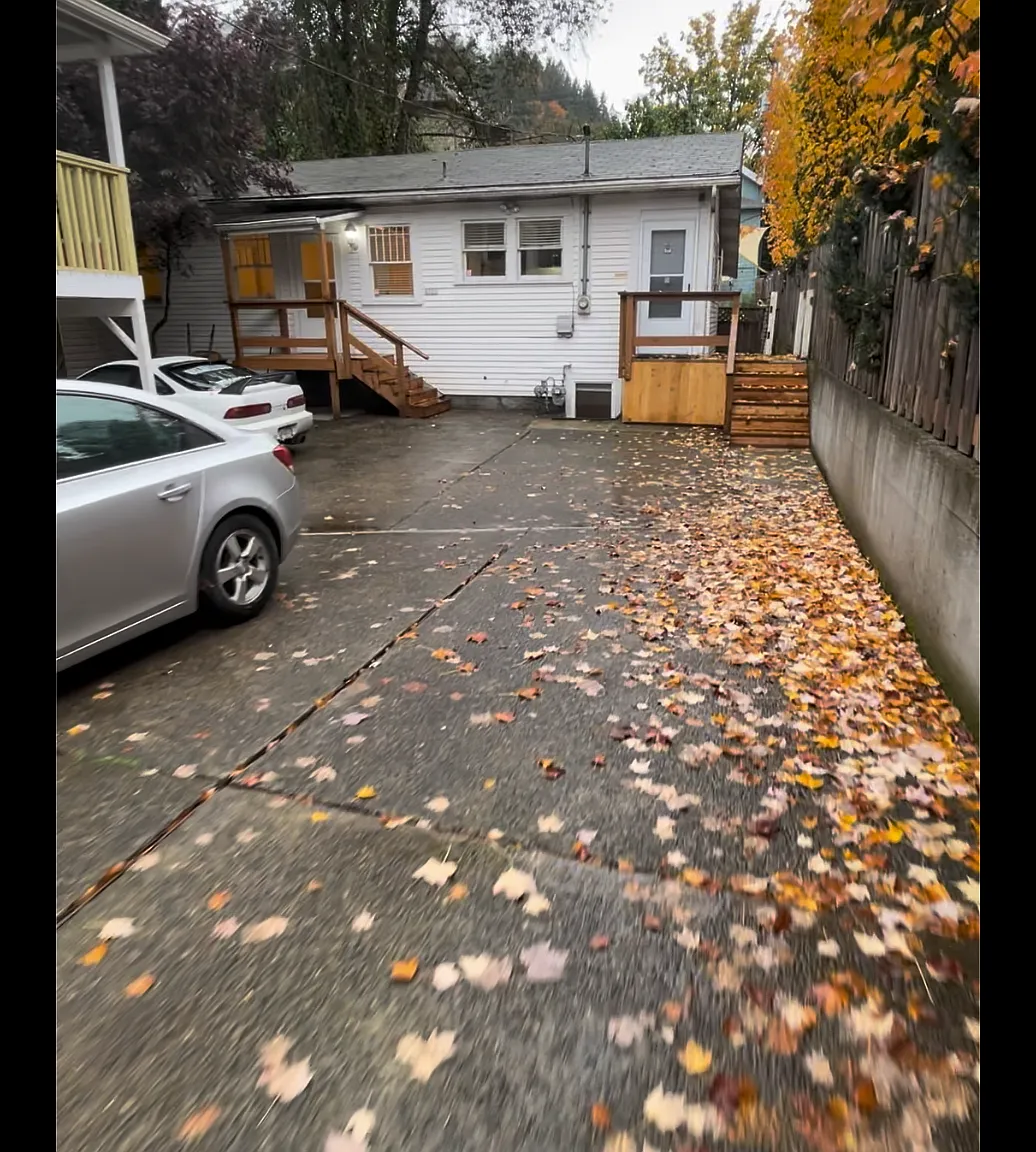 3 bed, 1190 sqft, $2,500 — Photo 2