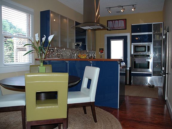 New dining room & kitchen...ideal for entertaining