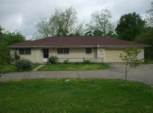 5021 25th St, Groves, TX 77619