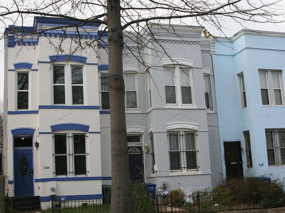 Front with Neighbors' houses