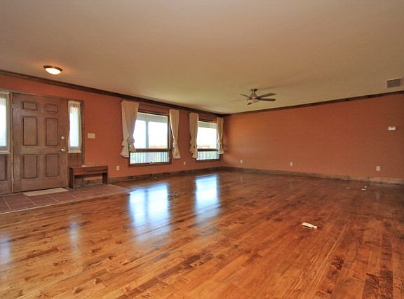 3rd image of 1052 Bay Colony Dr