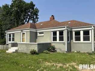 200 W Delaware St, Fairfield, IL 62837