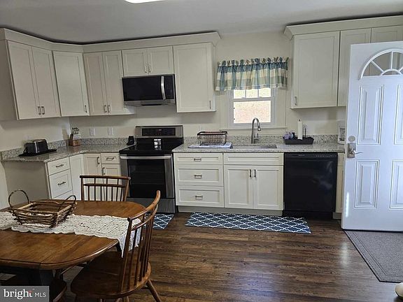 3rd image of 1358 Graves Mill Rd