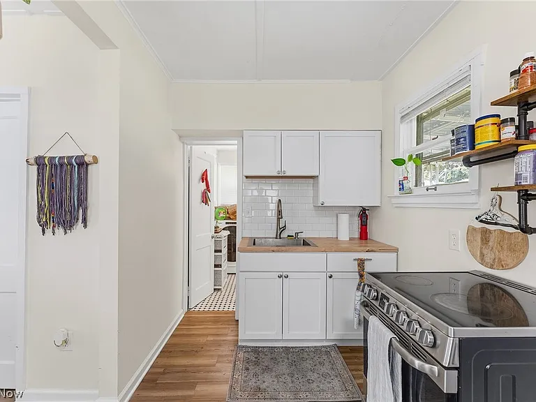 220 Morton Rd — Photo 5