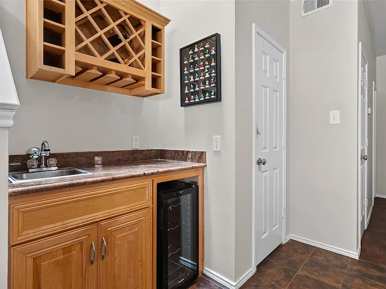 6015 Homestead Ct — Photo 10