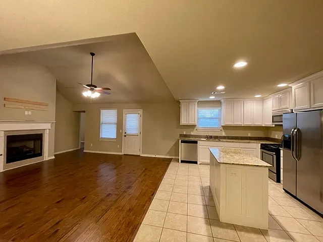 810 SW Pure Globe St — Photo 3