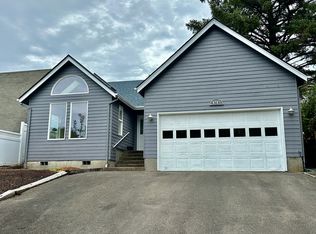 1717 NW 26th St, Lincoln City, OR 97367