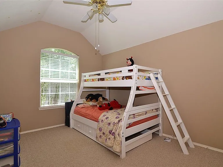 4401 Caledonia Creek Ln — Photo 7