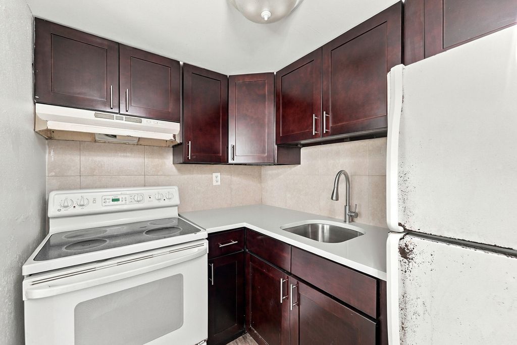 241 SE 9th Ave APT 101, photo 9