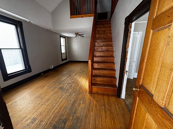 3rd image of 407 Blaine St