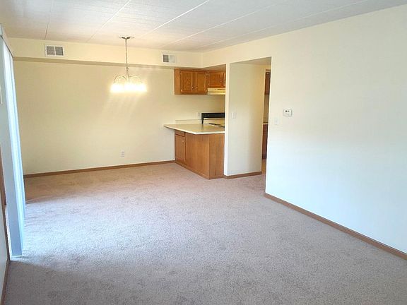 3rd image of 809 Kemp St