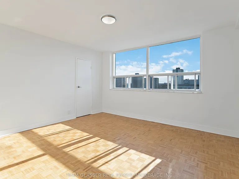 396 Queens Ave #502 — Photo 18