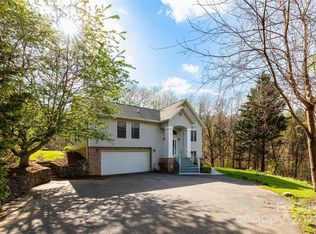 110 Red Fox Den Rd, Mars Hill, NC 28754