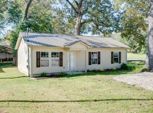 605 W 3rd St, Dickson, TN 37055