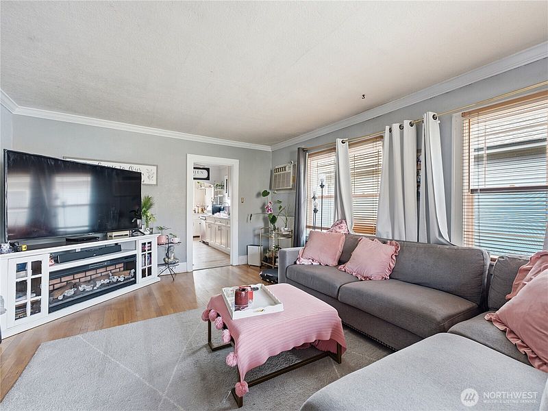 5th image of 203 N Emerson Avenue