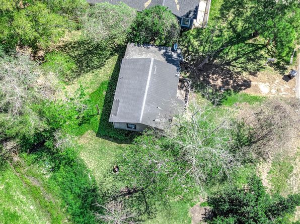 1926 W Sealy St, Alvin, TX 77511