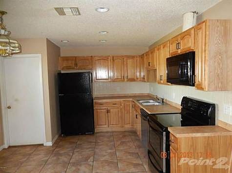 1072 Essen Kitchen View 2