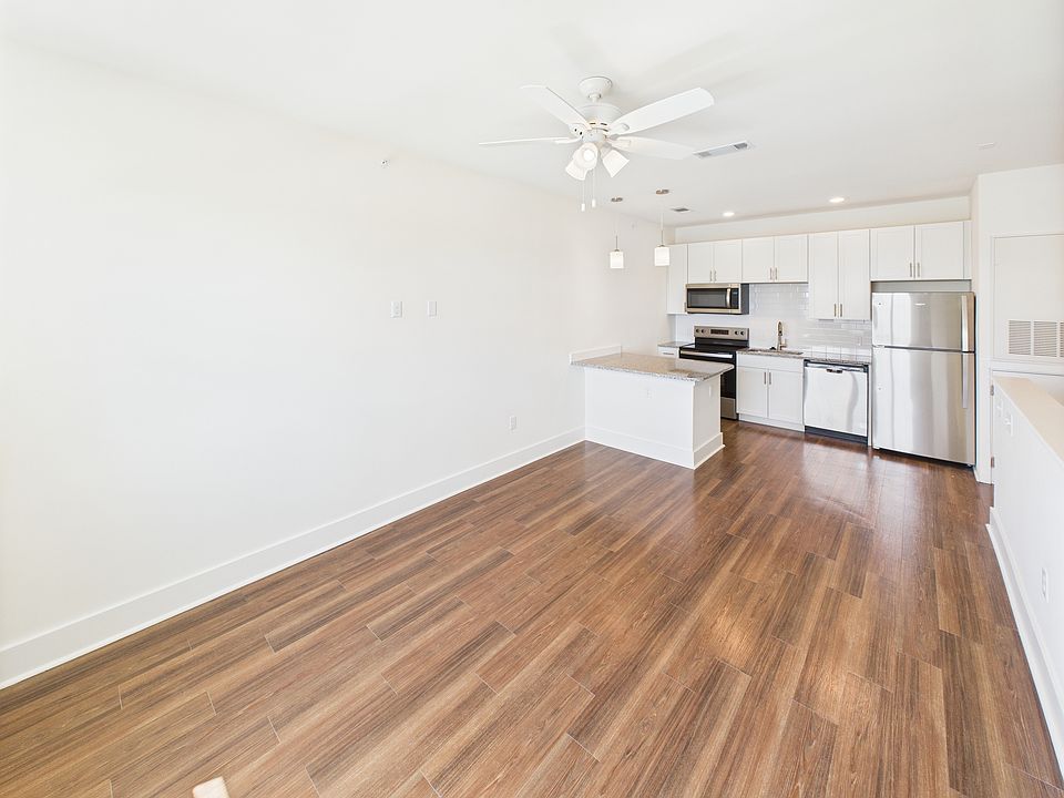 2nd image of 370 Arsdale Ave #28-204