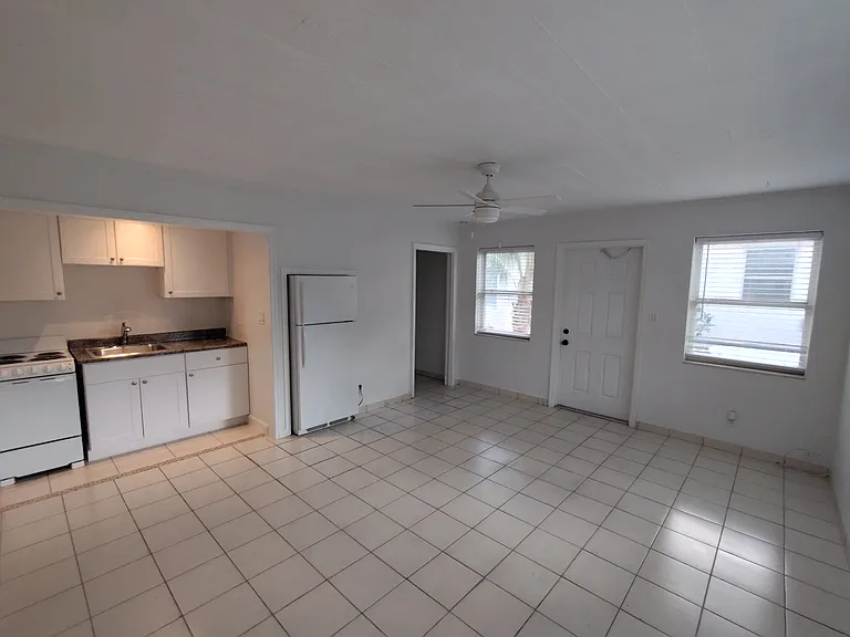 808 NE 9th Ave — Photo 6