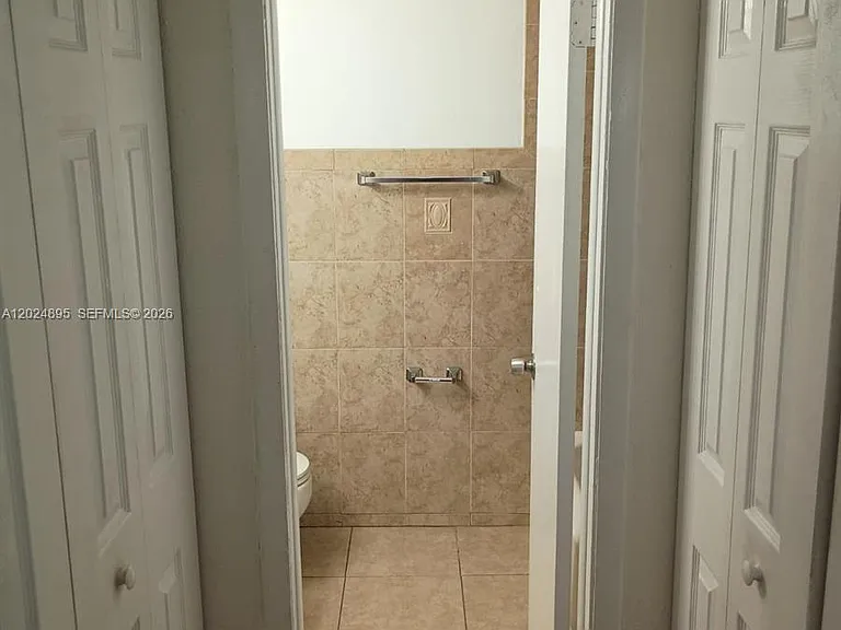 N Sherman Cir — Photo 12