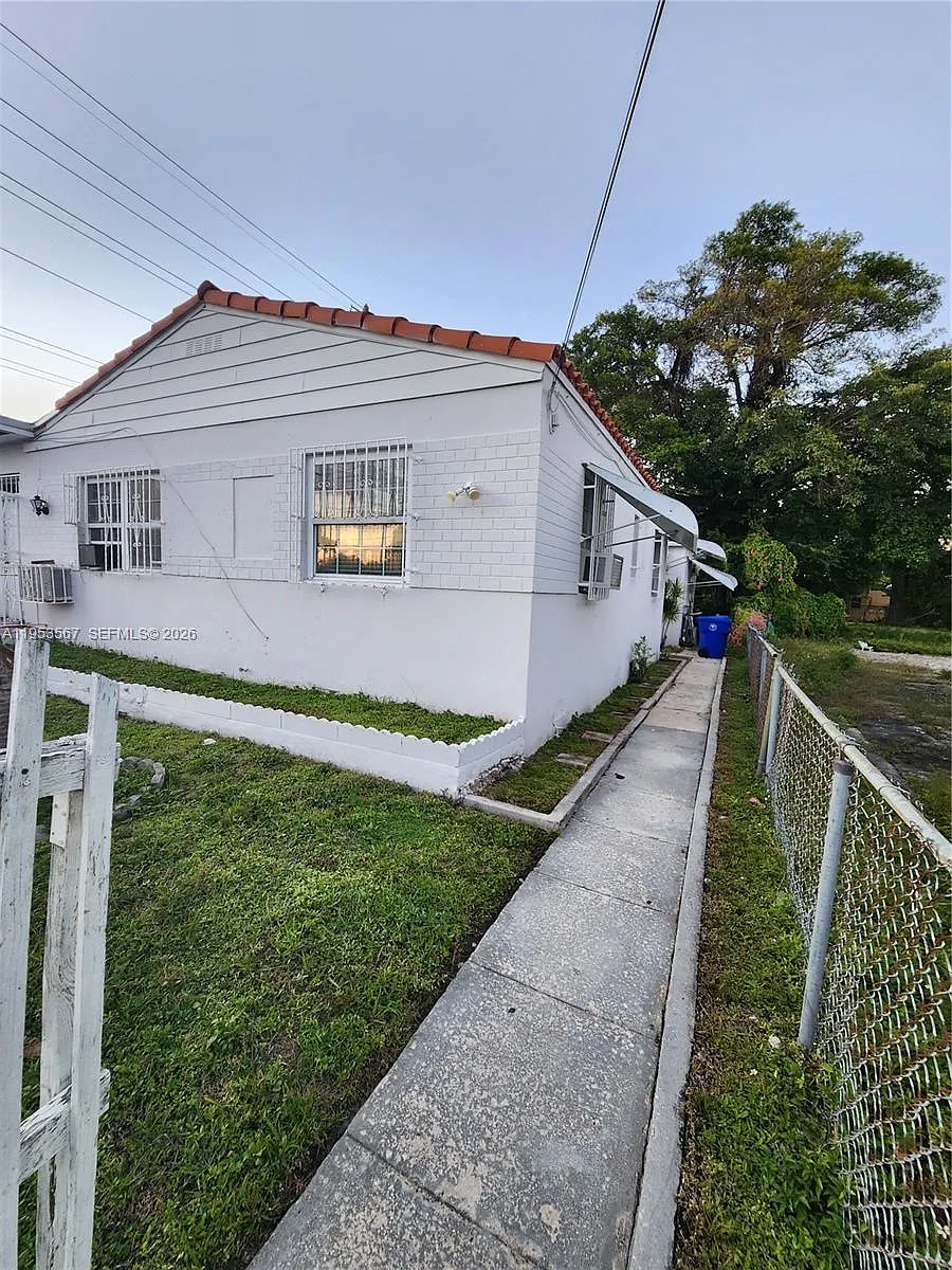 Building Photo - 405 NW 64th St #2