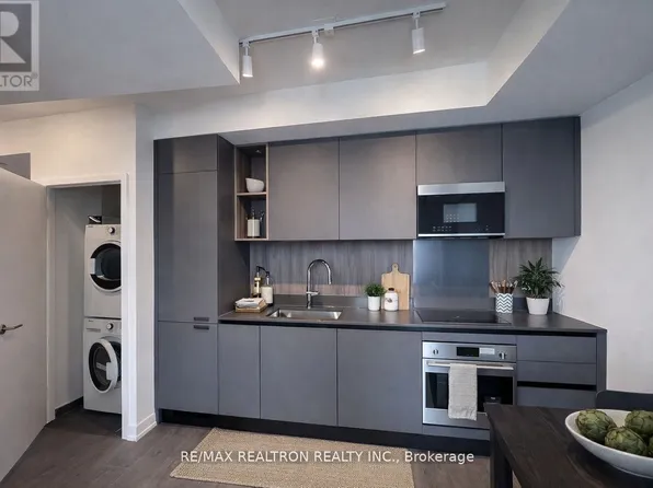 39 Mary St #2506, Barrie, ON L4N 1S9