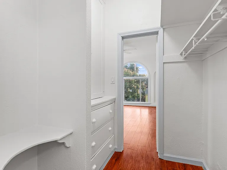 1115 E Broadway — Photo 21