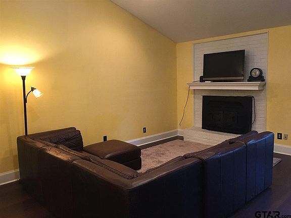 3rd image of 115 Forest Creek Dr
