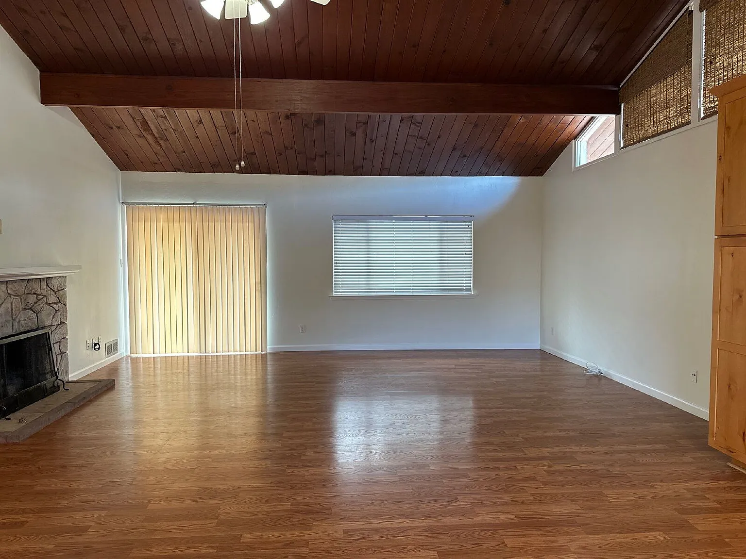 3 bed, 2.0 bath, 1334 sqft, $3,400 — Photo 3