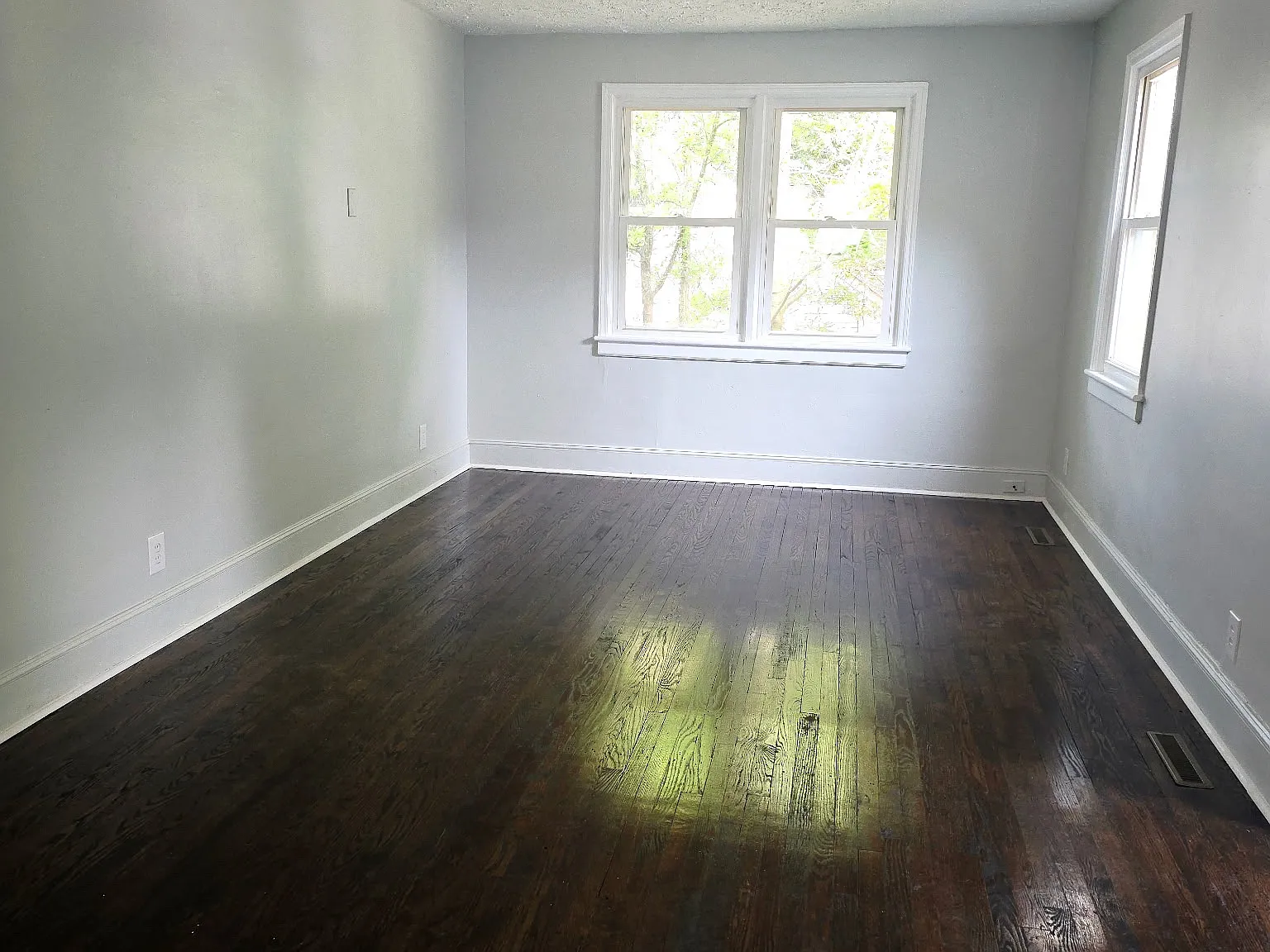 2 bed, 914 sqft, $1,300 — Photo 3
