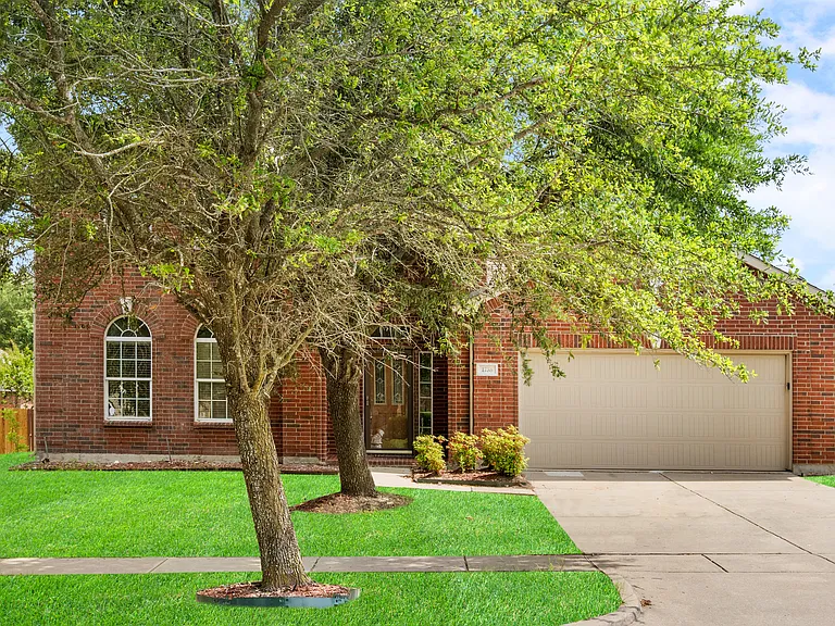 1738 Rock Ridge Dr — Photo 1