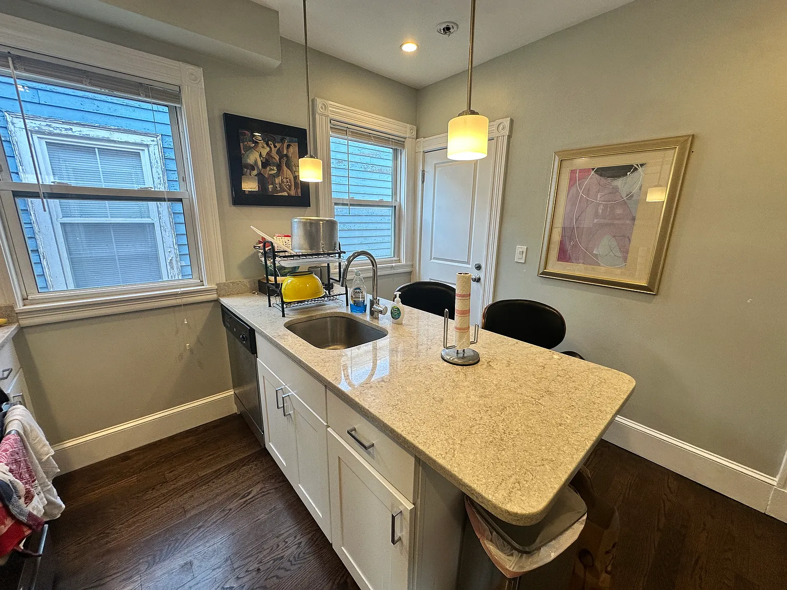 3 bed, 1000 sqft, $3,700 — Photo 4