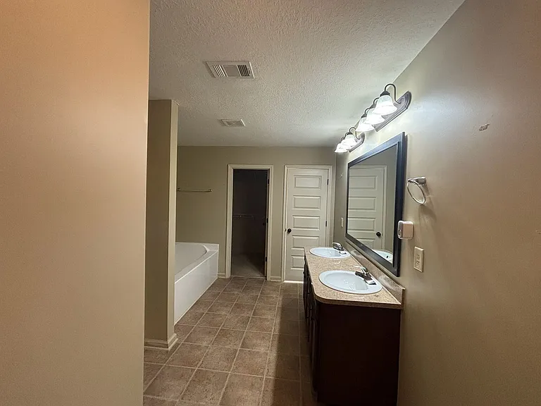 323 Owens Rd — Photo 18
