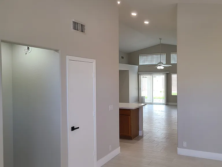1439 E Flint St — Photo 9