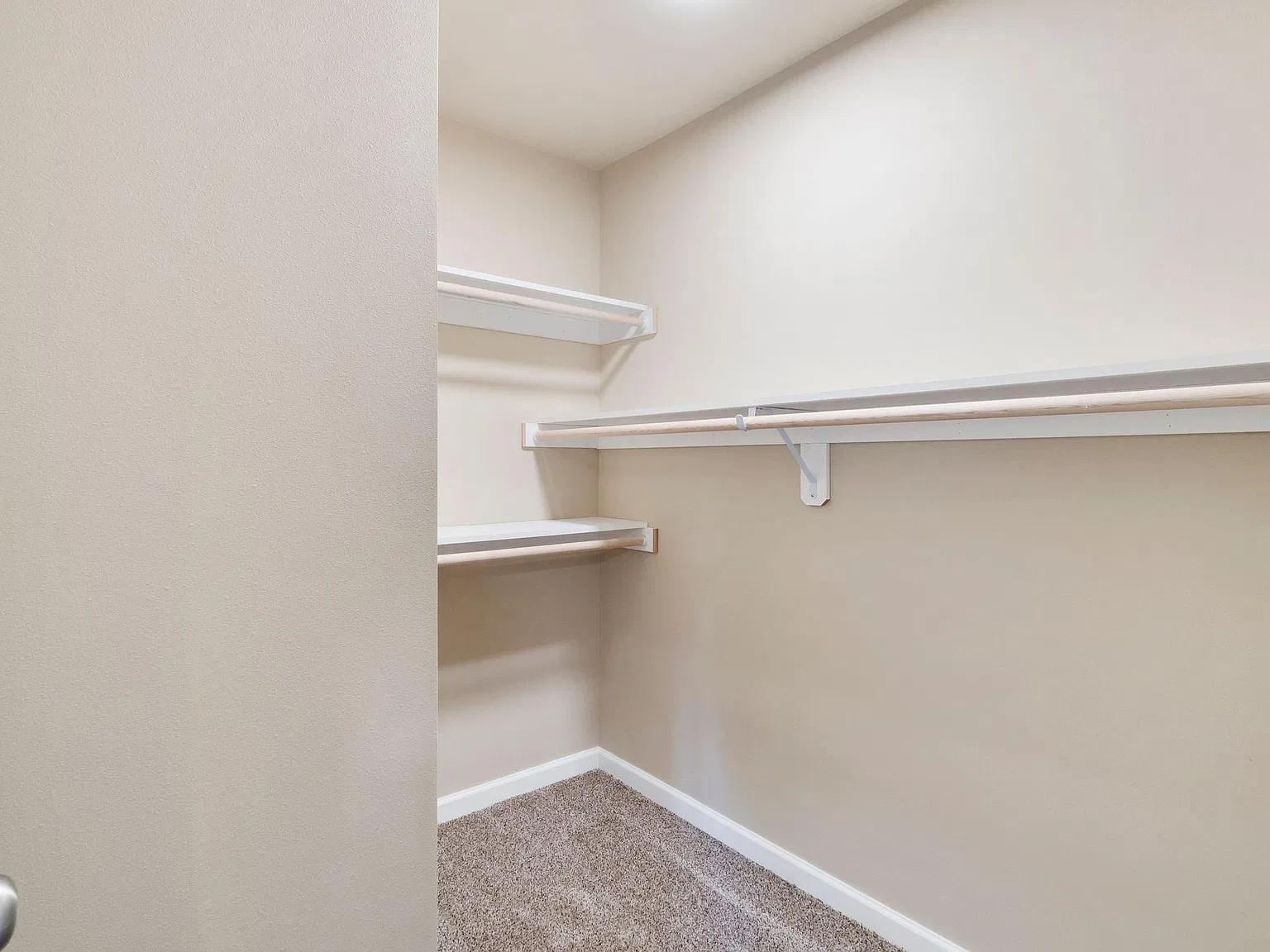 3 bed, 2.5 bath, 1741 sqft, $2,395 — Photo 4